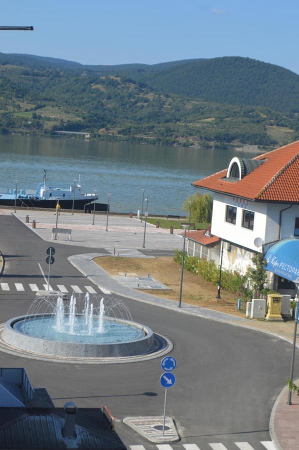 Faris Apartment Donji Milanovac Bagian luar foto
